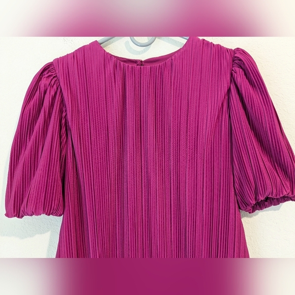 Evereve Fuschia Pink Plisse Puff Sleeve Crewneck Relaxed Bexley Top - Picture 7 of 10